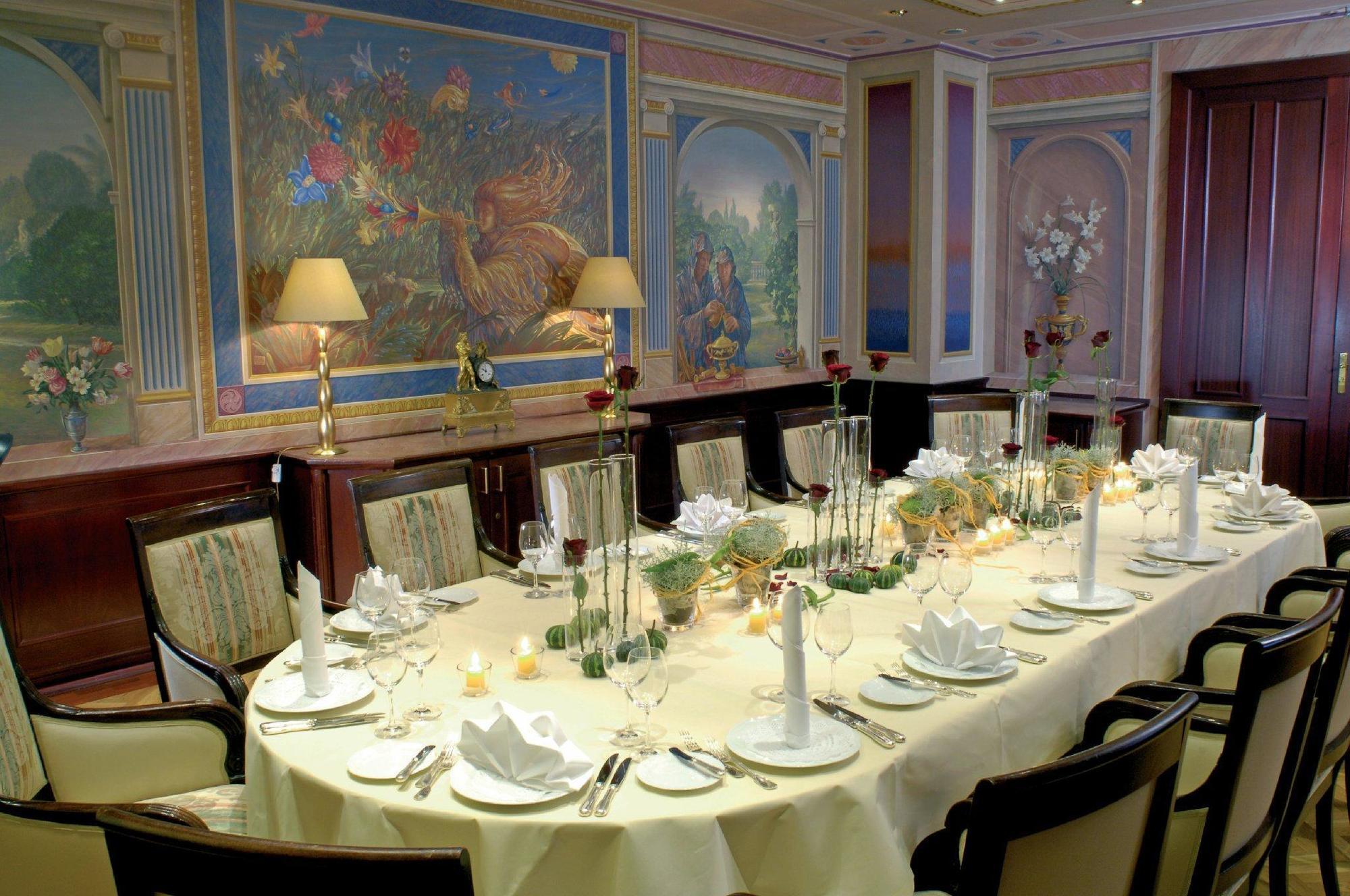 Schlosshotel Buehlerhoehe Schonbuch Ресторан фото